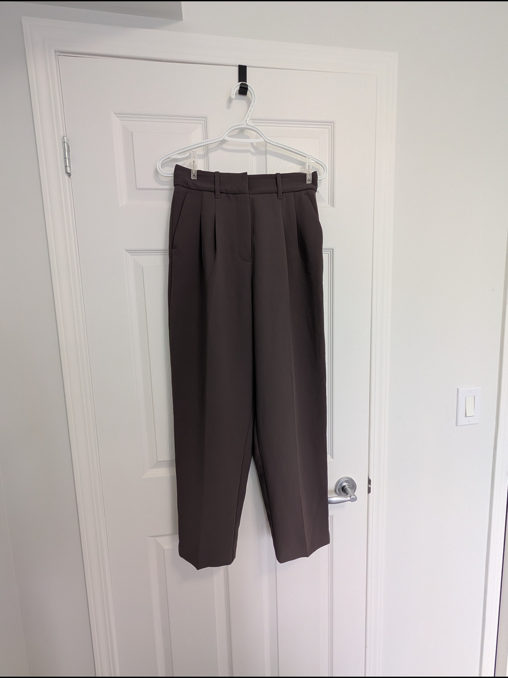 Wilfred Aritzia High-Waist Carrot Pant Trouser peppercorn grey Size 4 Like New